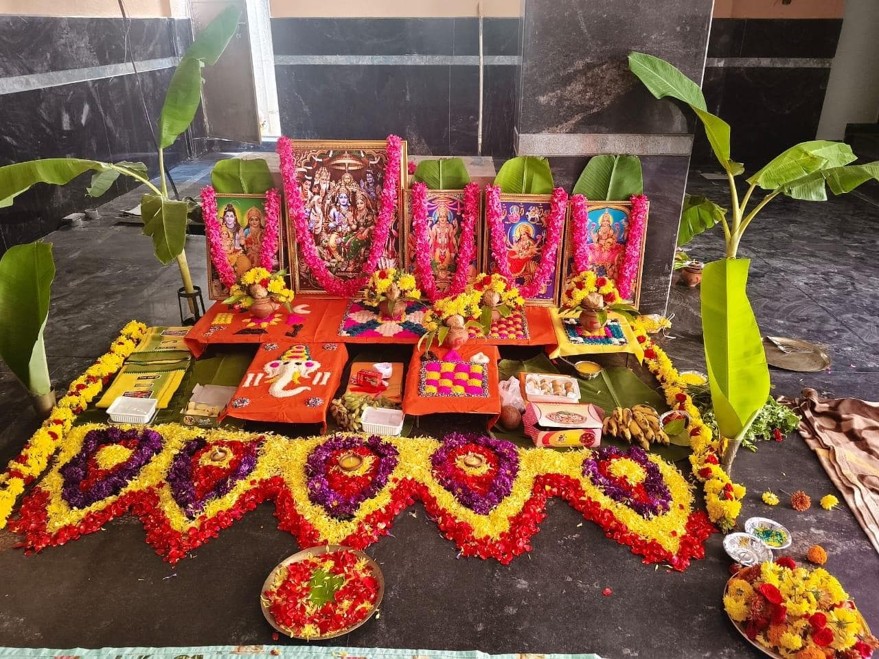 Pandit ji performing authentic Vedic havan ritual in Bangalore